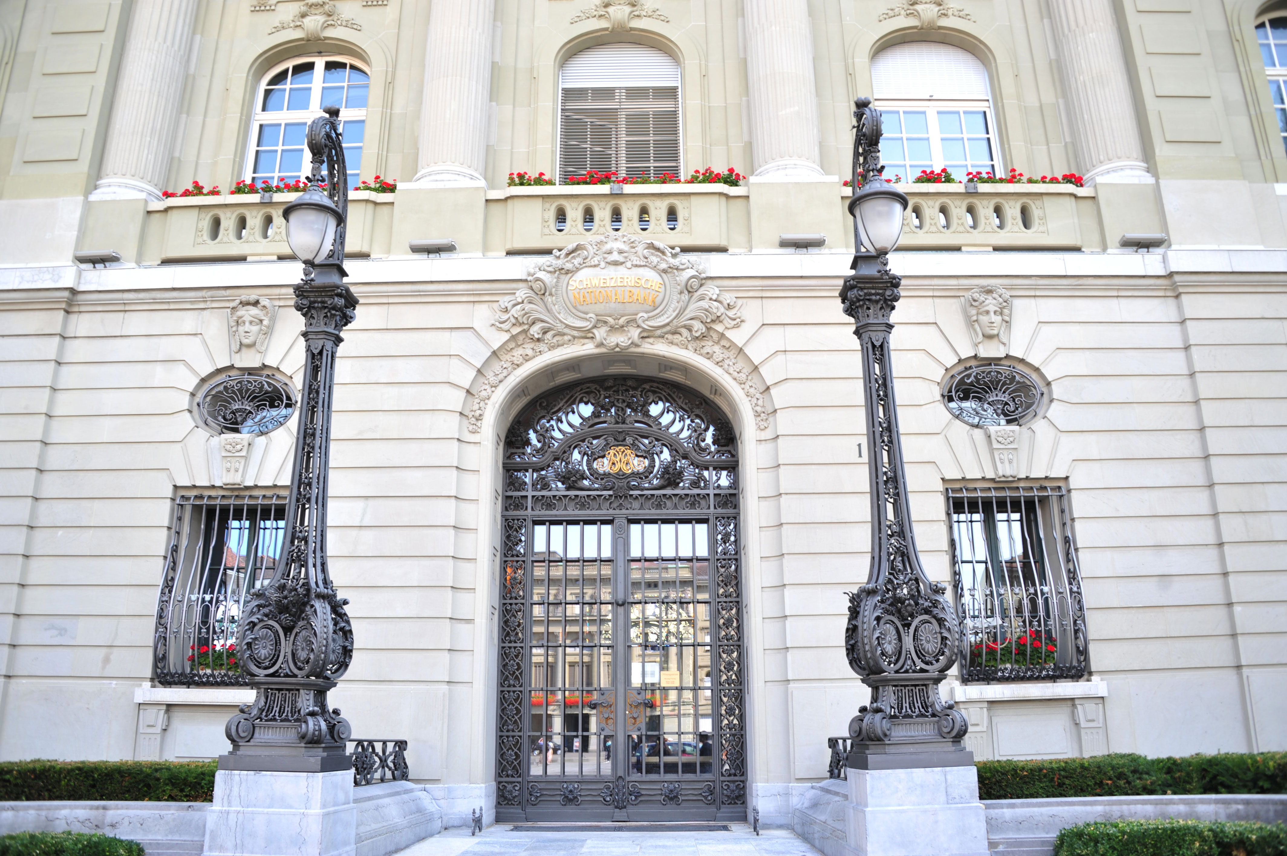kien truc chau au co dien bern thuy si mat tien