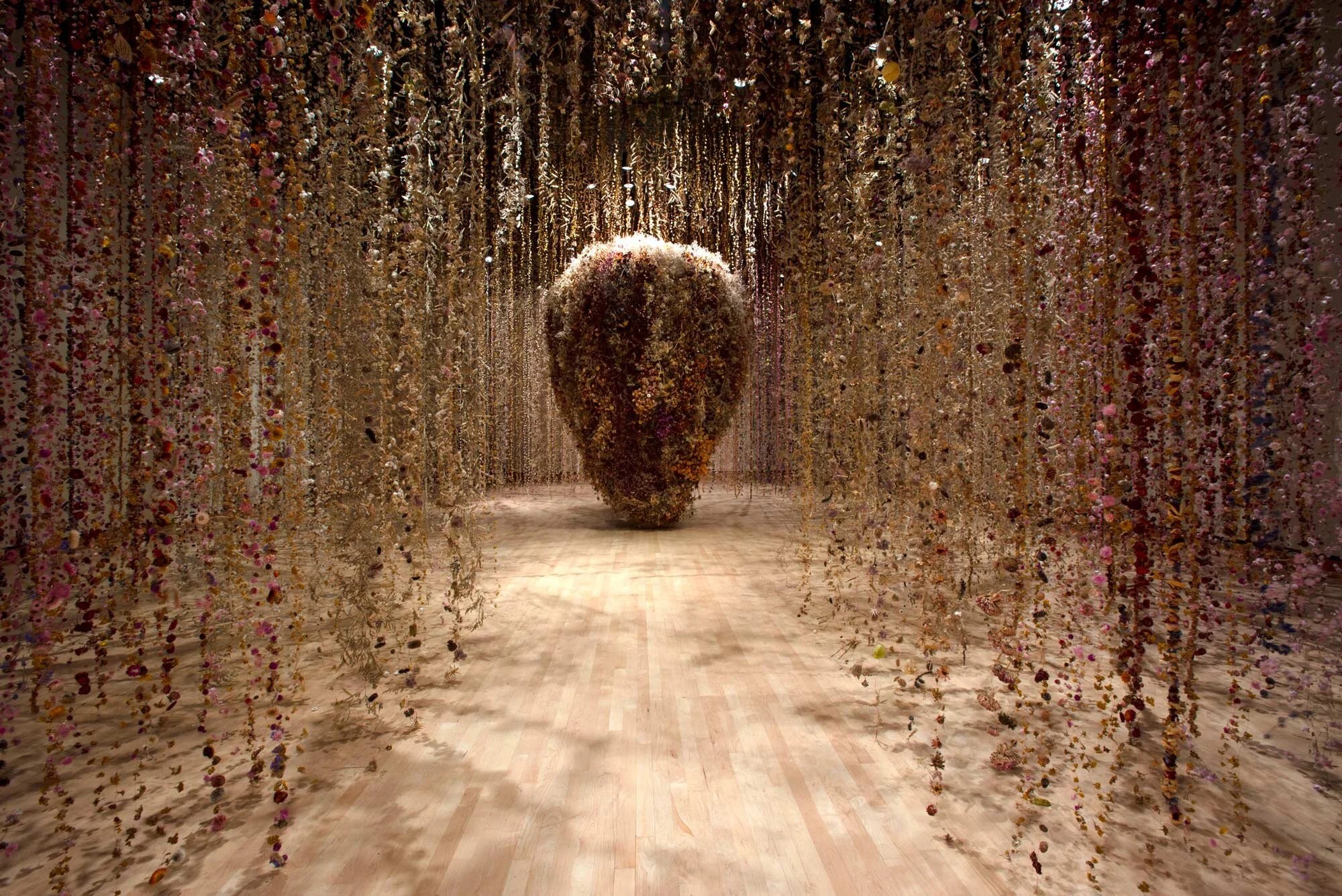 Rebecca Louise Law nghe thuat sap dat khong gian florist