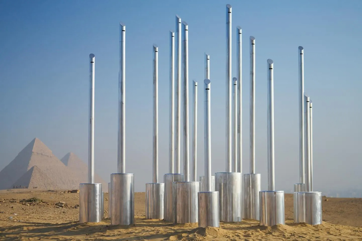 Ana Ferrari trien lam nghe thuat duong dai forever is now