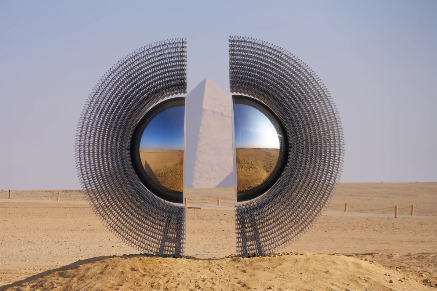 kim tu thap giza forever is now trien lam