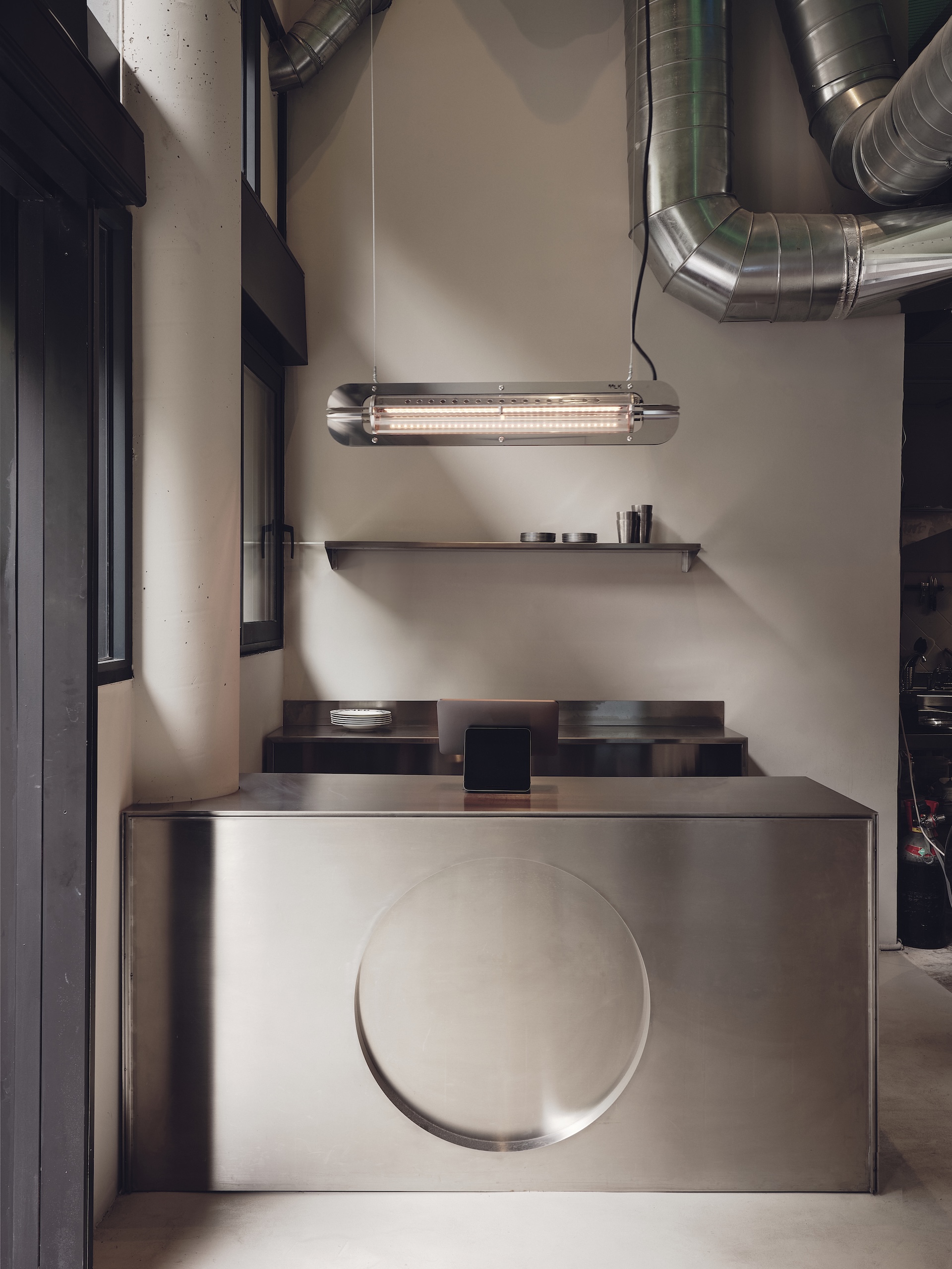 noi that quay le tan thep khong gi cong nghiep futuristic relleno