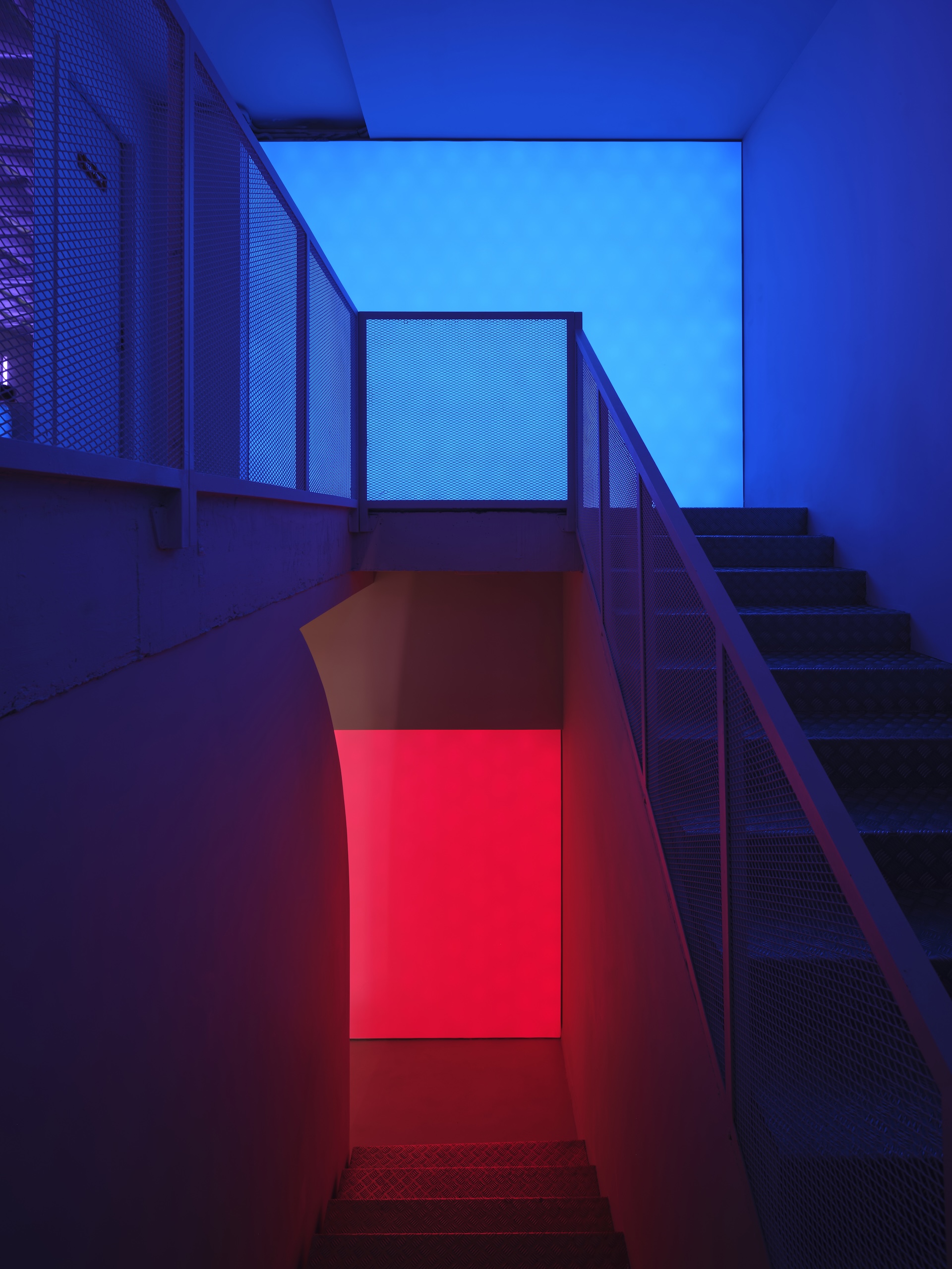 noi that quay le tan thep khong gi cong nghiep futuristic relleno