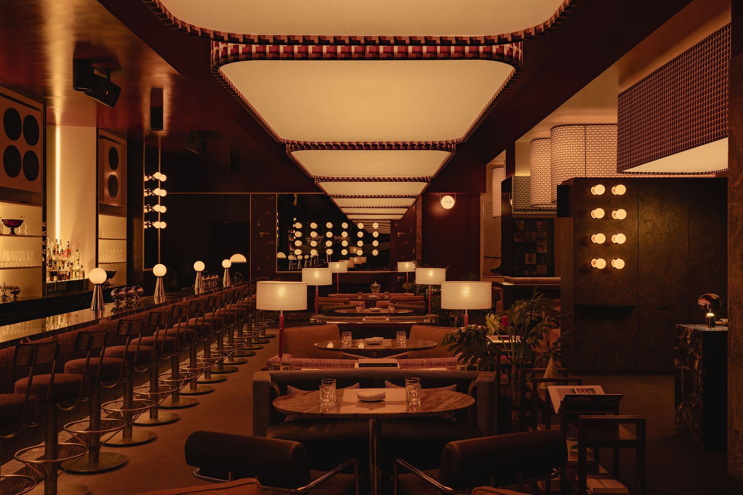 khong gian dich vu Va Caffè Olia Mimi Ste Marie Canada Vancouver