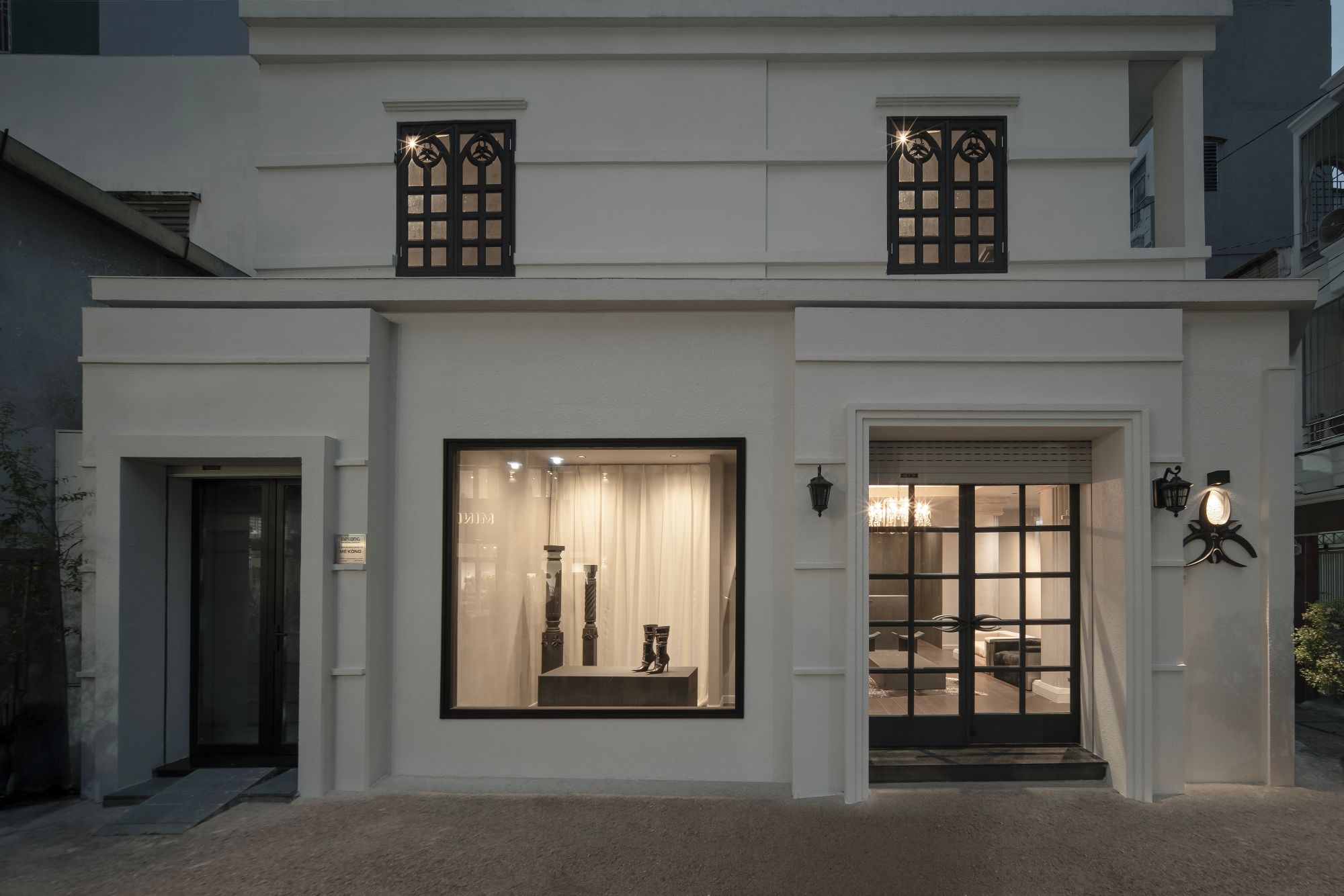 gothic brutalist cua hang cozy worldwide