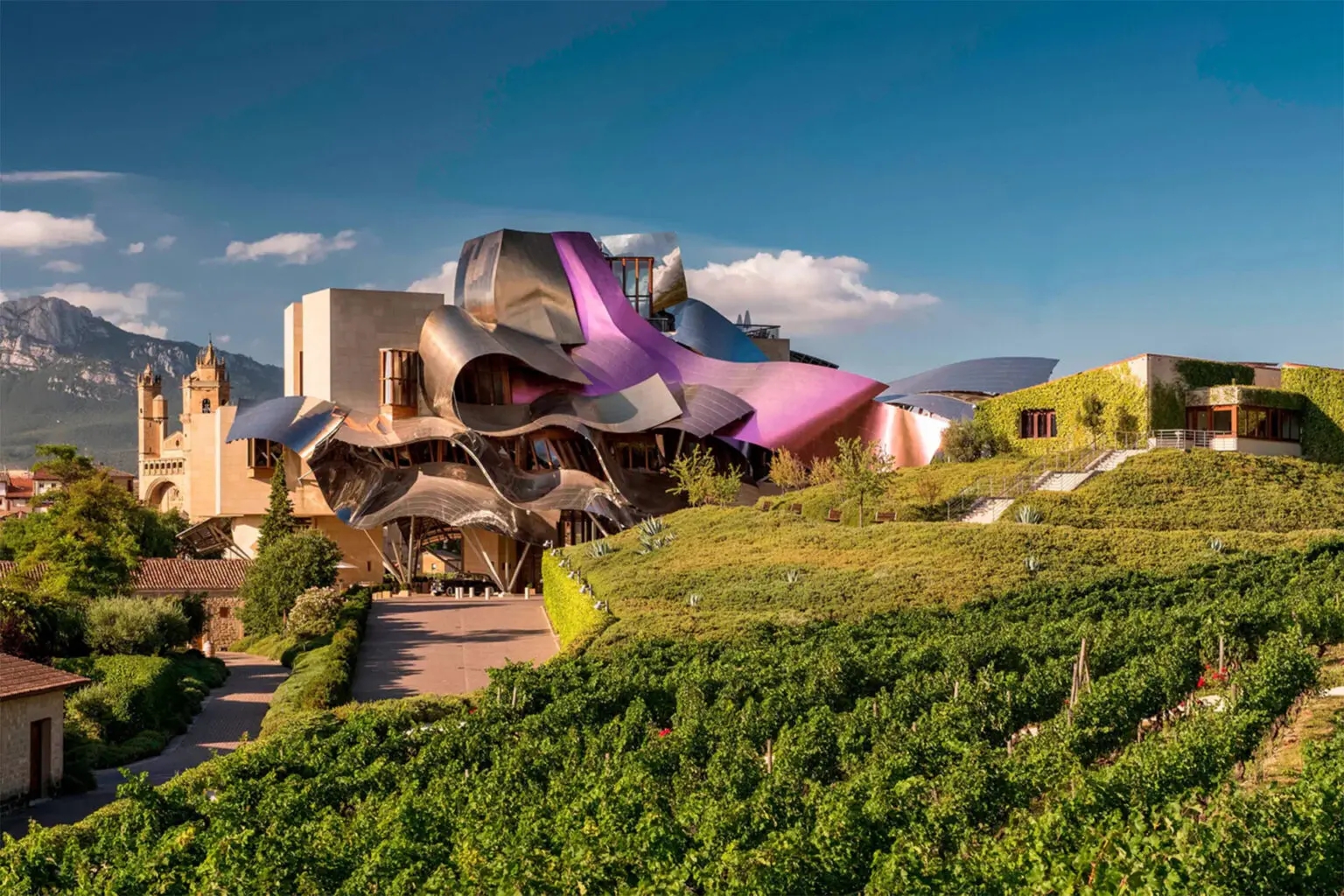 Marqués de Riscal khach san du lich ruou vang wine tourism frank gehry