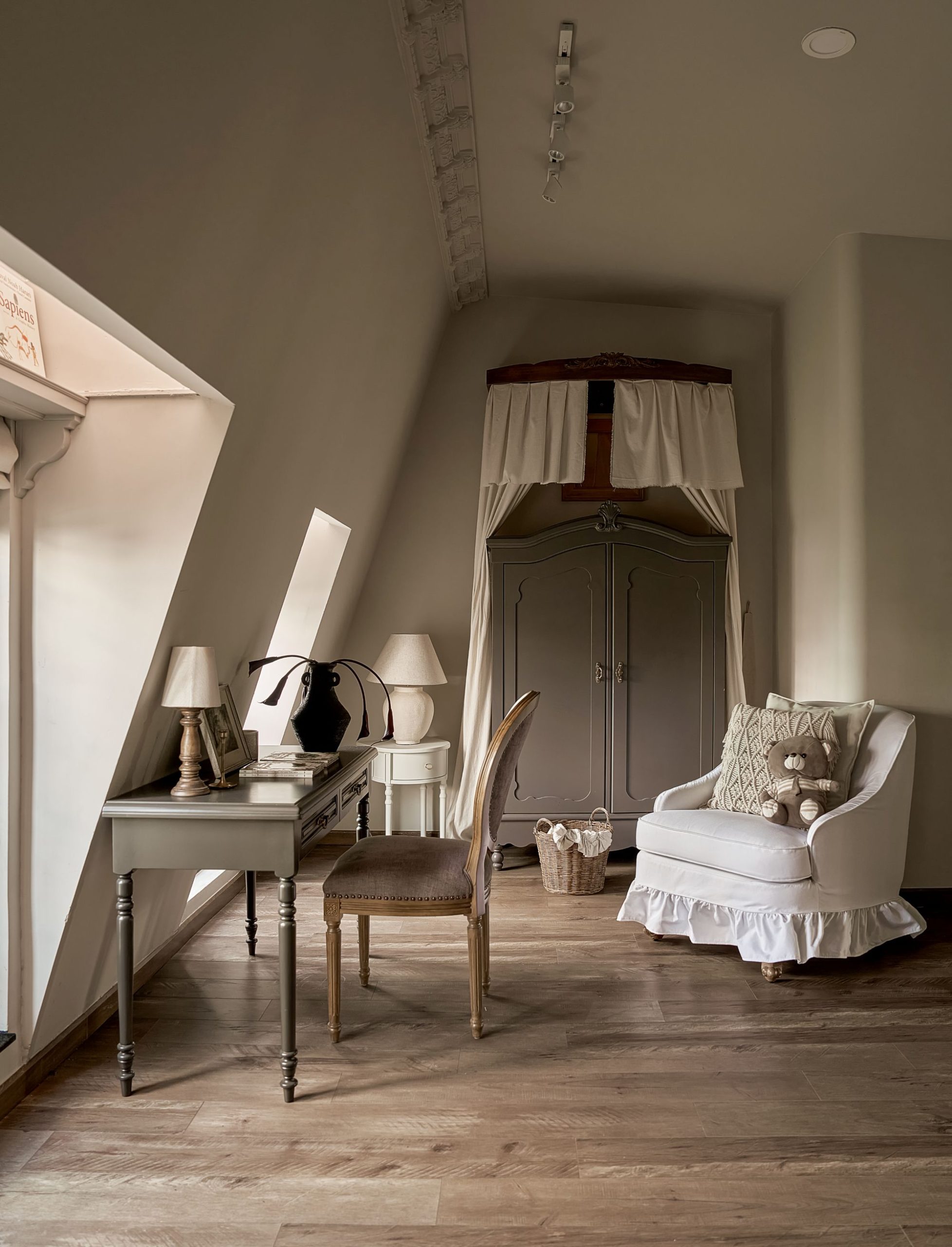 noi that co dien gac xep vintage len decor