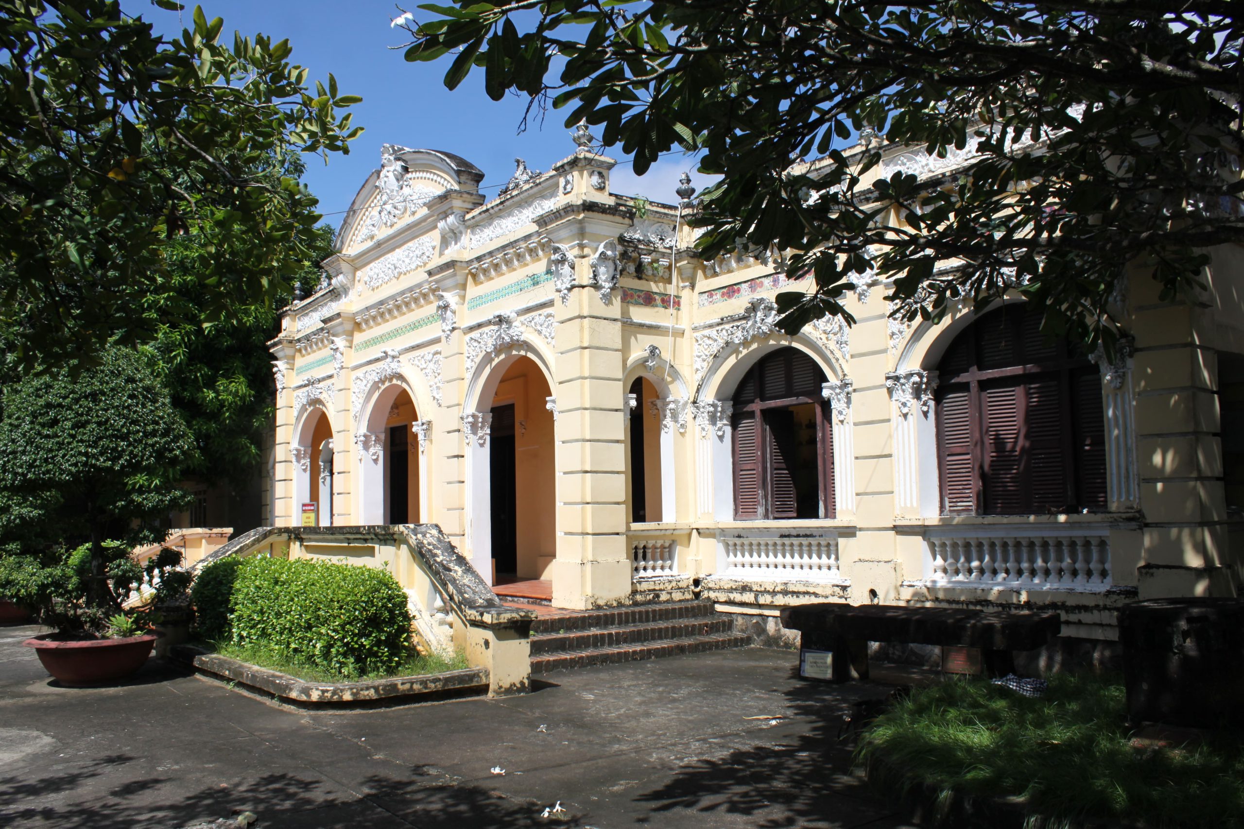 nha co nam bo nha ho tran kien giang