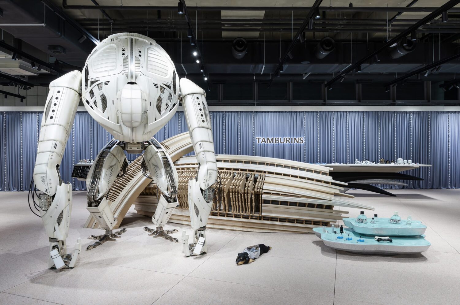 haus nowhere gentle monster cua hang nuoc hoa tamburins robot