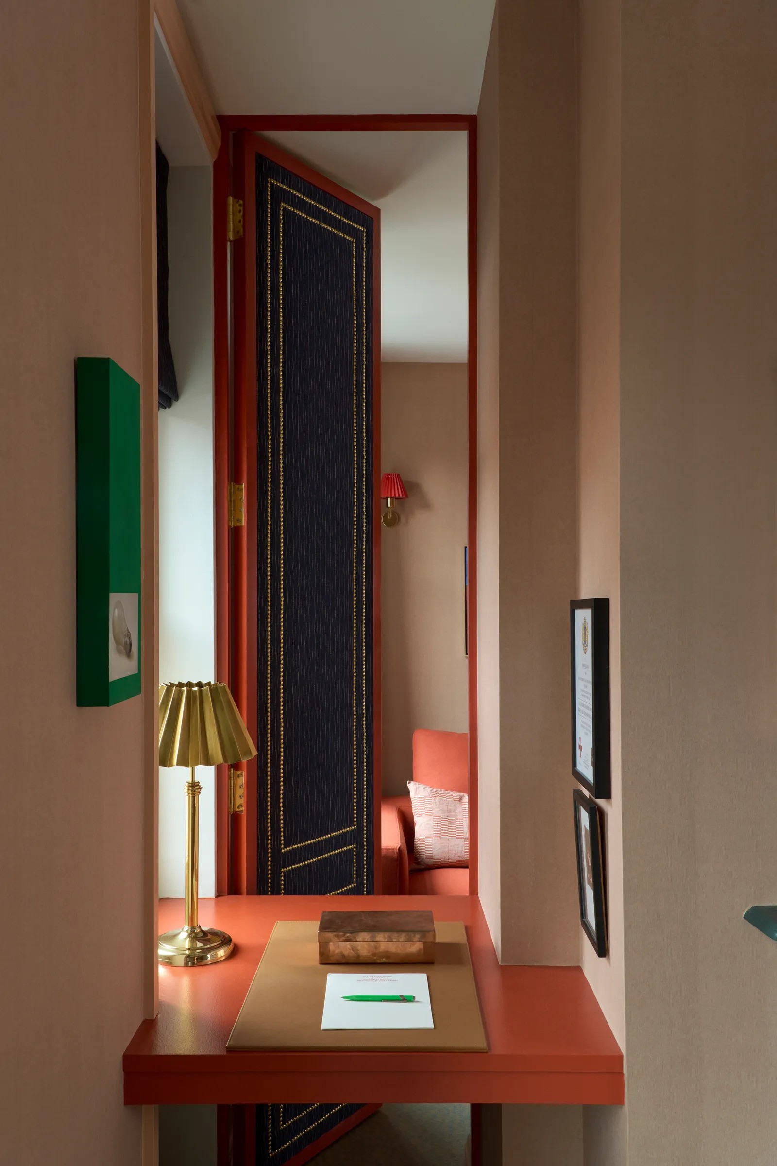 ban lam viec noi that pied a terre