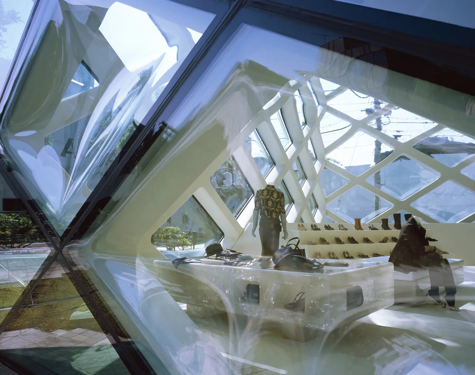 Prada Aoyama Glass Tower kien truc toa nha tokyo