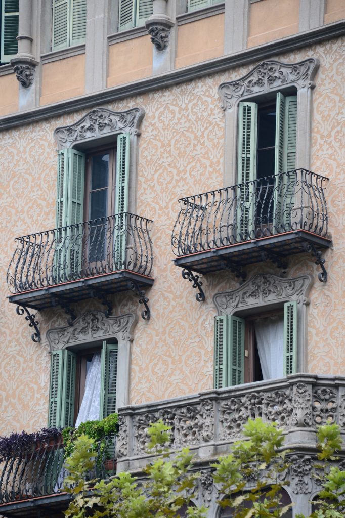 kien truc baroque ban cong barcelona
