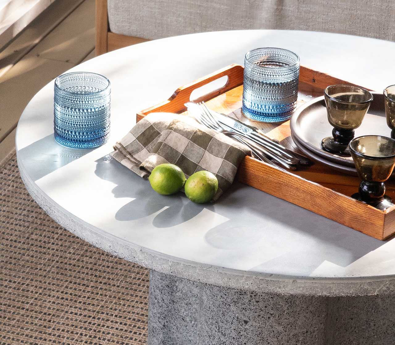 trashy do noi that ban ghe tai che nhua