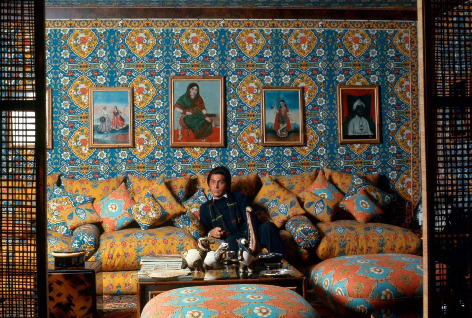 thiet ke noi that valentino rome Appia Antica hoa tiet giay dan tuong