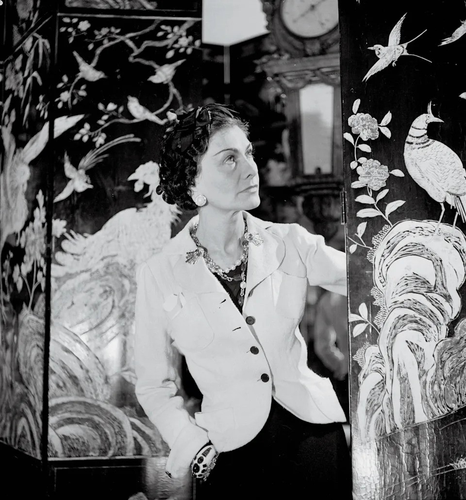 chanel le camellia son mai binh phong noi that