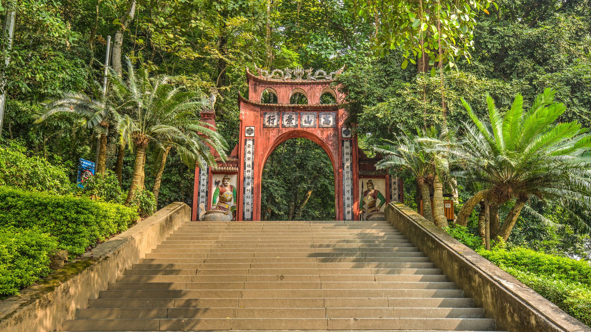 den tho vua hung viet tri phu tho dang huong ngay xuan