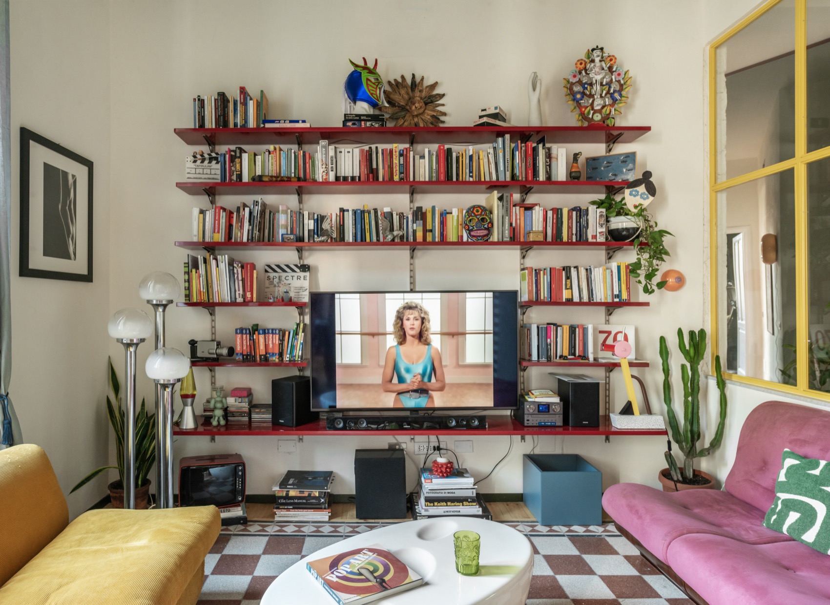 phong khach ke sach giai tri station123