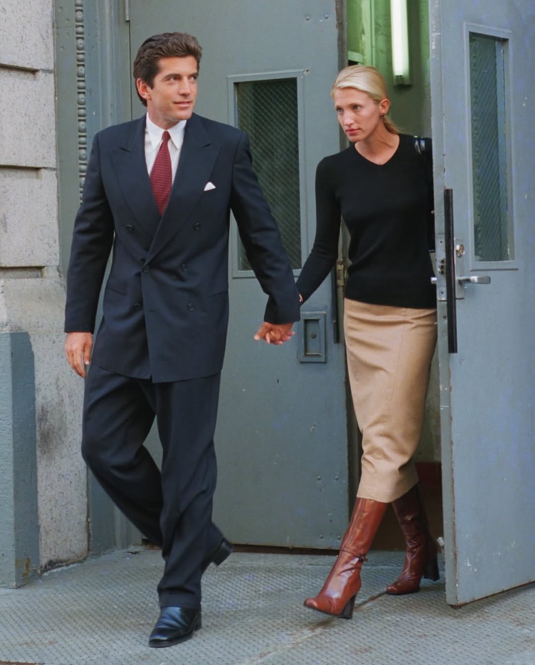 Carolyn Bessette john f kennedy jr new york couple street style love story