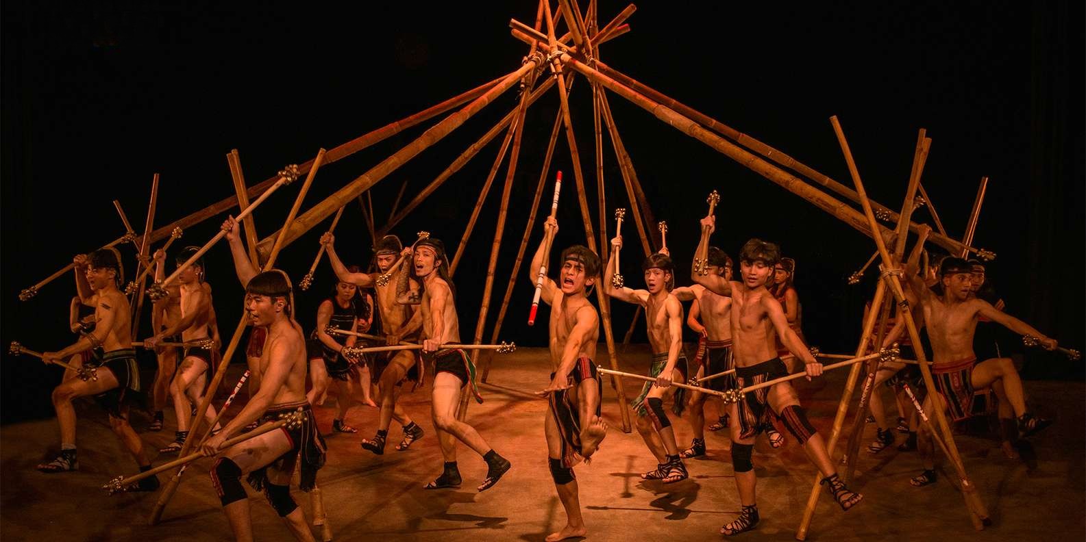 Corteo Luzia Cirque du Soleil Le Rêve The Dream Franco Dragone Traces Les 7 Doigts de la Main Knitting Peace Cirkus Cirkör vung dat ky bi cong vien gia dinh lang toi my village lune production