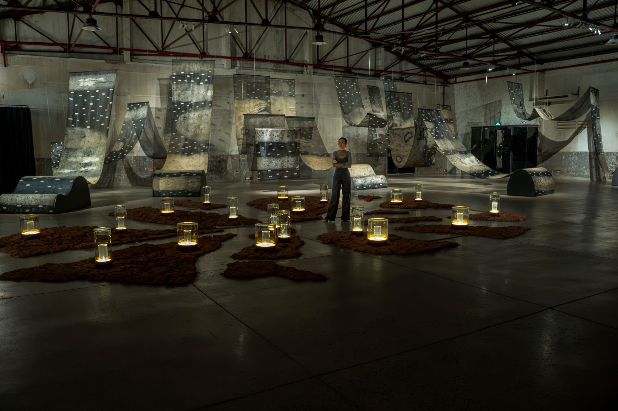 ngo dinh bao chau trien lam phong chieu mot y nghi elle decoration