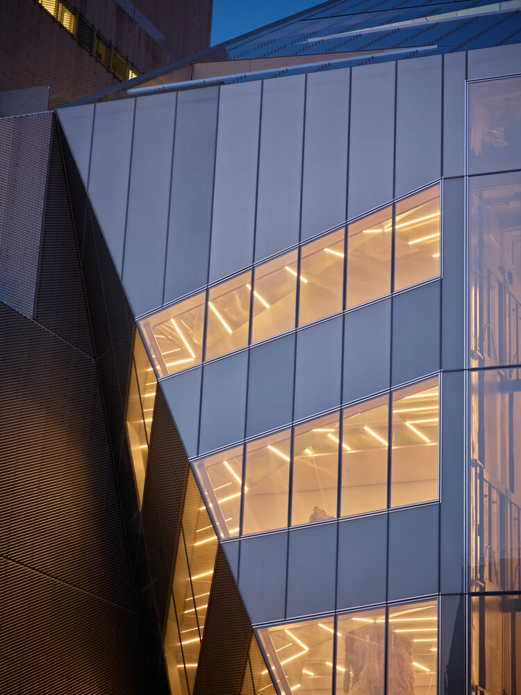 new museum SANAA oma