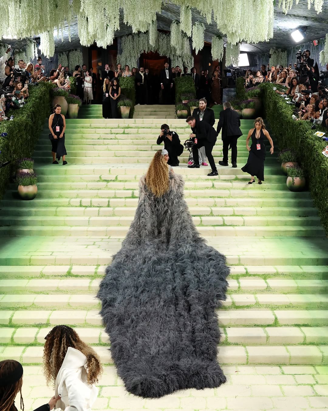 met gala 2026 beyonce atmosphere tham do red carpet
