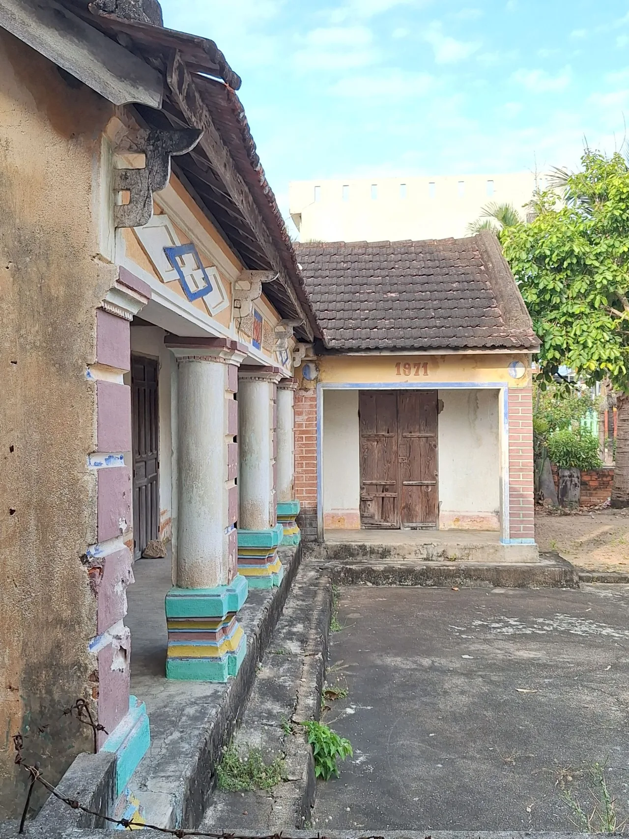 du lich kien truc nha ba gian mai ngoi phu yen lang lo